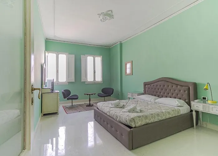 Spacious Three Bedroom On The Arno